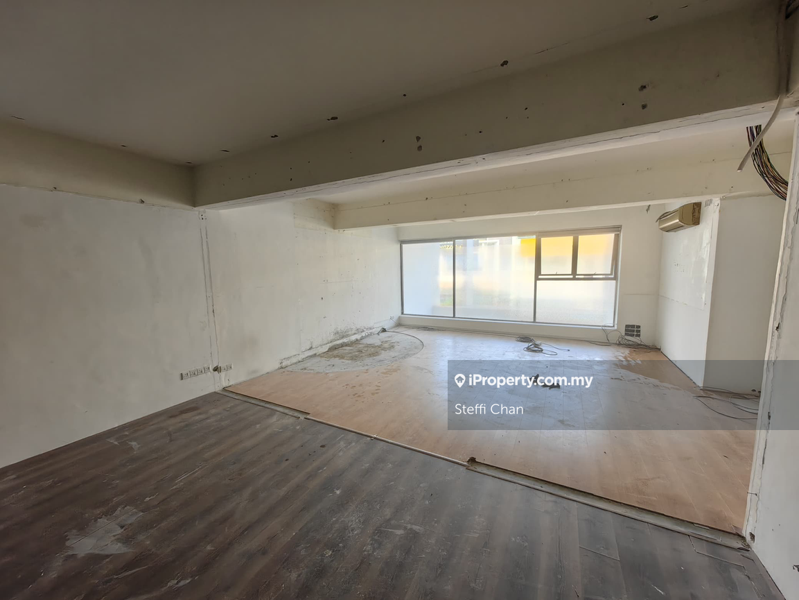 1st Floor 2.5 storey Shop/Office Aked Esplanad For Rent