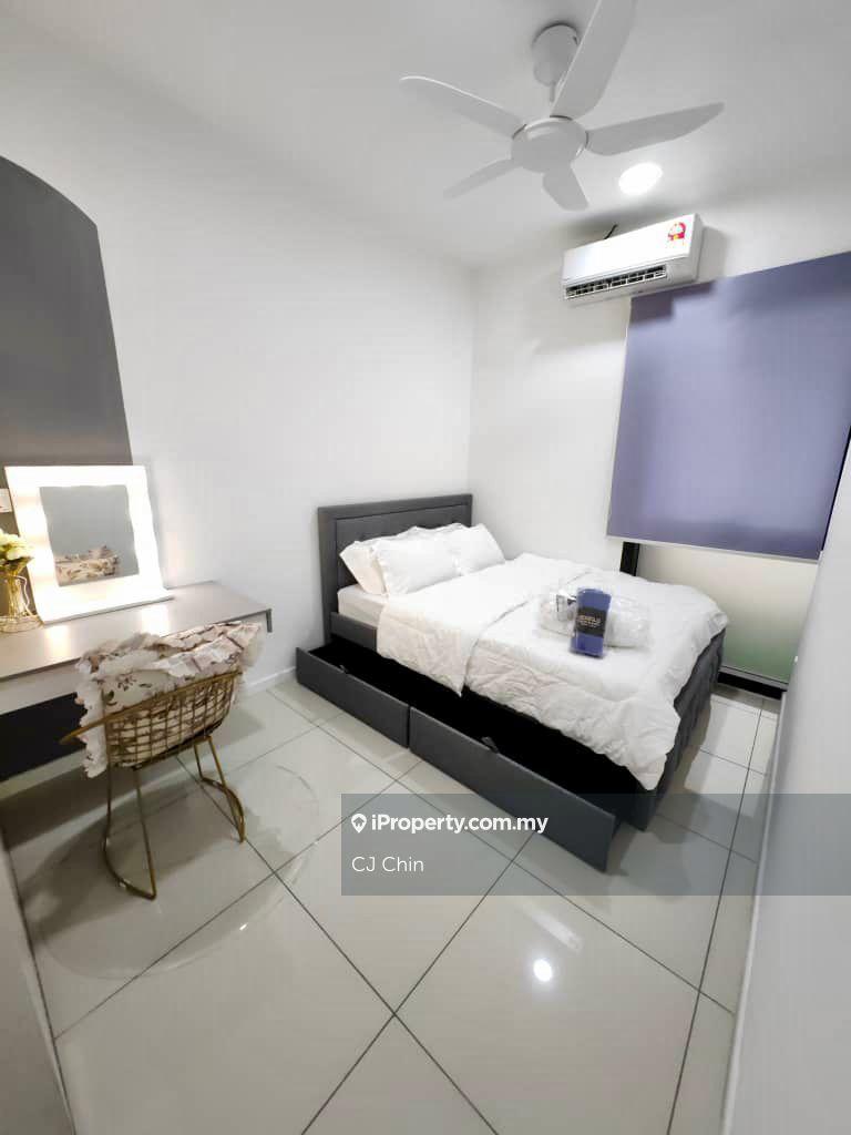 Beautiful reno condition fully furnish unit for rent highpark