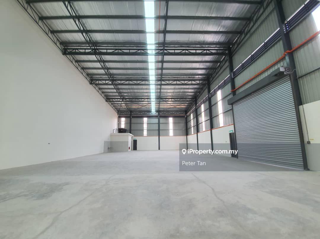 Rawang town freehold factory , easy access go to Selayang