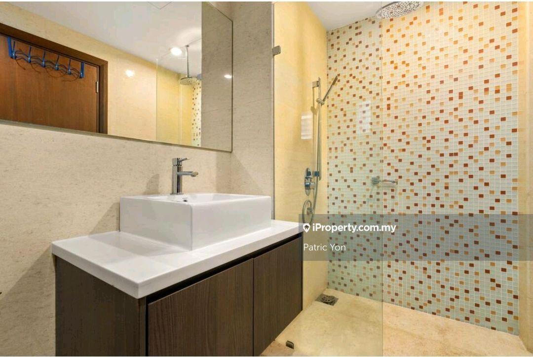 Must view, fully Furnished, best price in town,Regalia Residence Condo