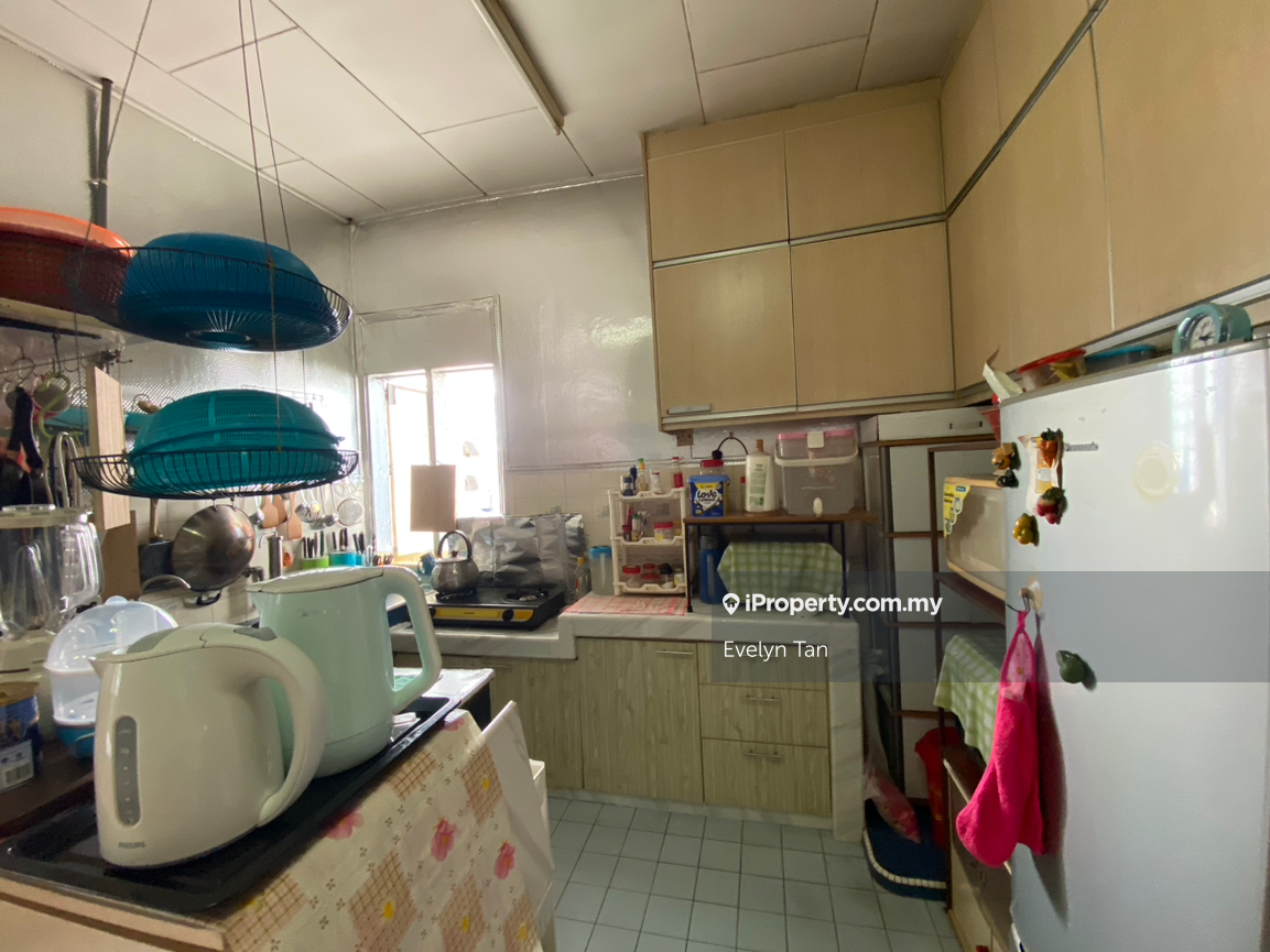 Close to Lrt station , walking distance to schools