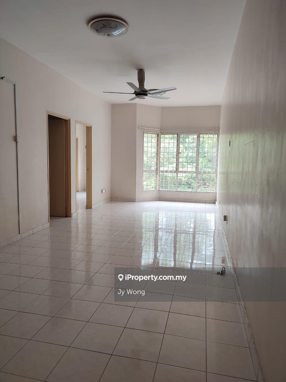 Nearby lrt bk5, freehold, with lift, kitchen cabinet