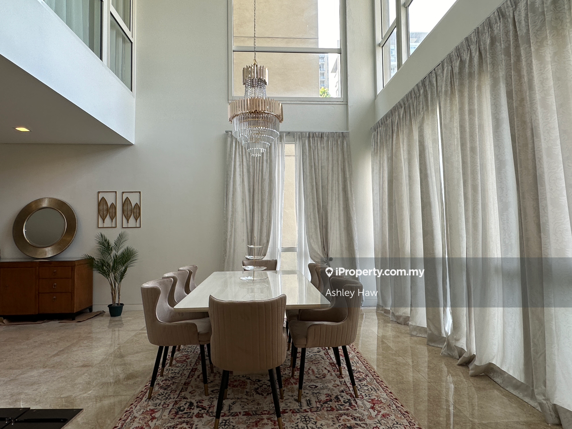 Spacious triplex townhouse for rent!