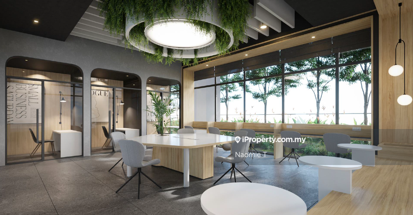 Strategic location. Spacious living room, 250m to KTM/LRT