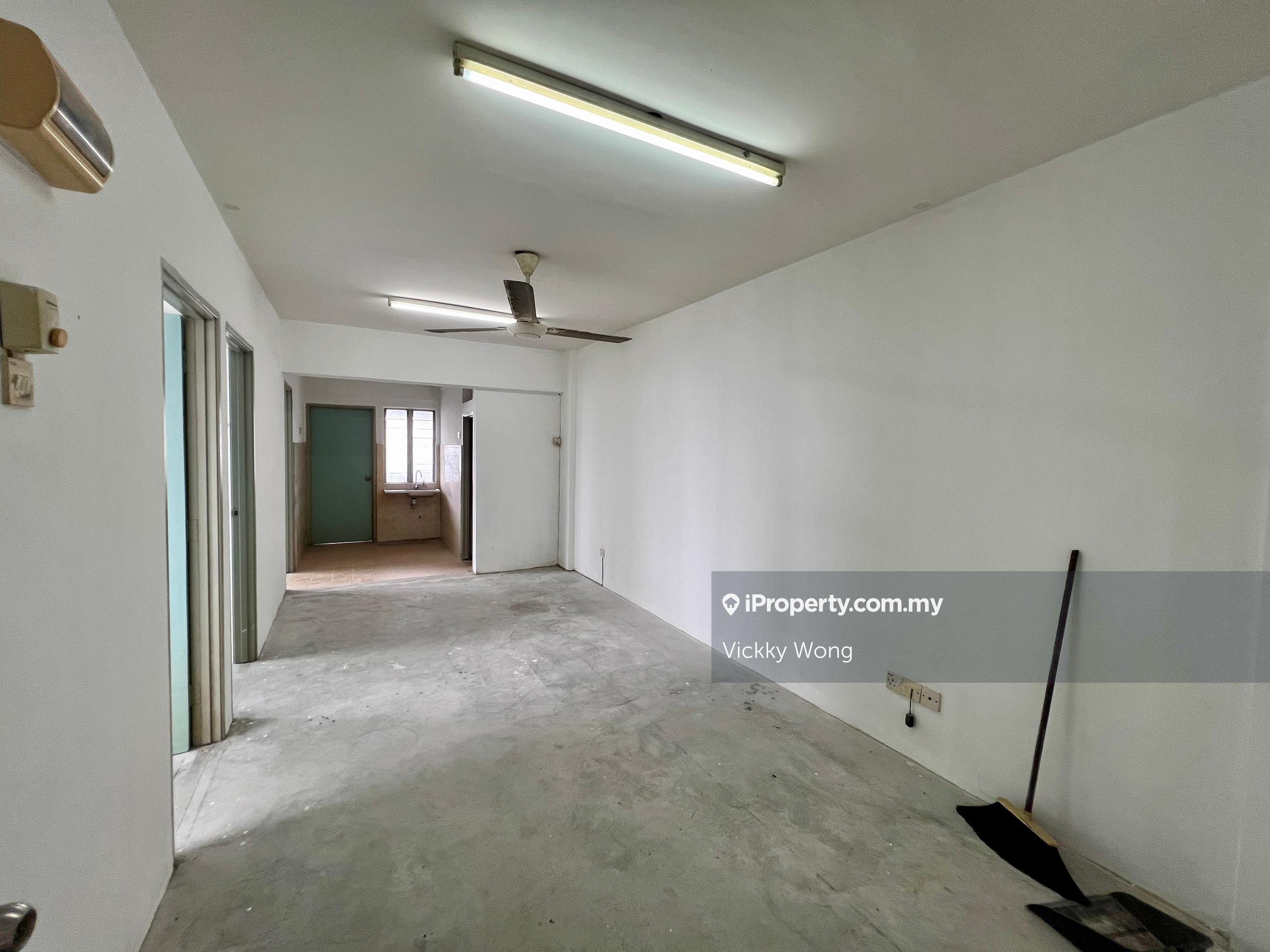 Pandan Ria Block D Apartment 3 Bed 2 Bath with Lift Service Nice View