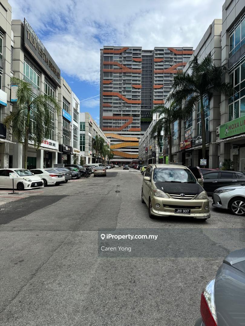 4 storey shoplot for sale @ Bandar Puteri Puchong, pm me for more info