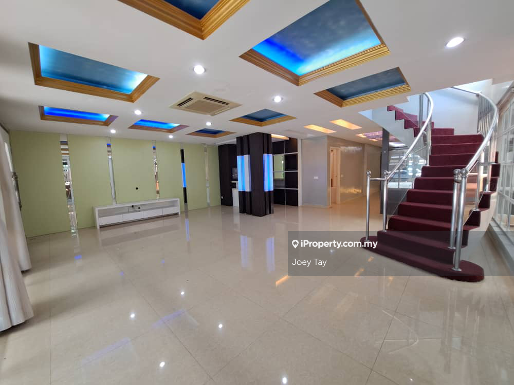 Fully renovated semi-d only 480ps, move in condition