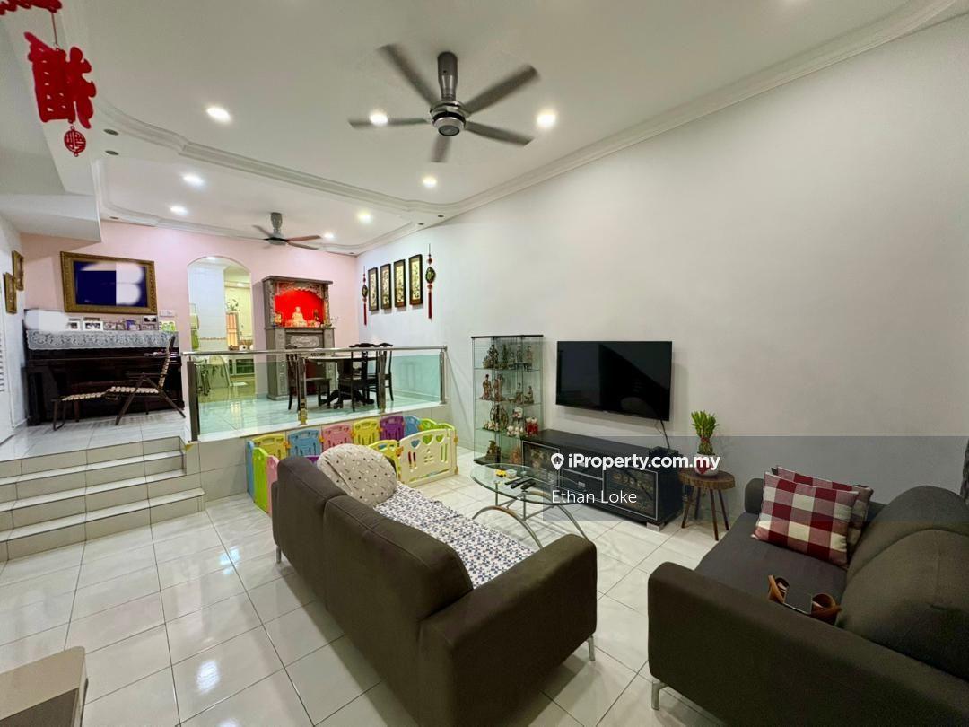 Renovated Unit, Move in Condition, Freehold