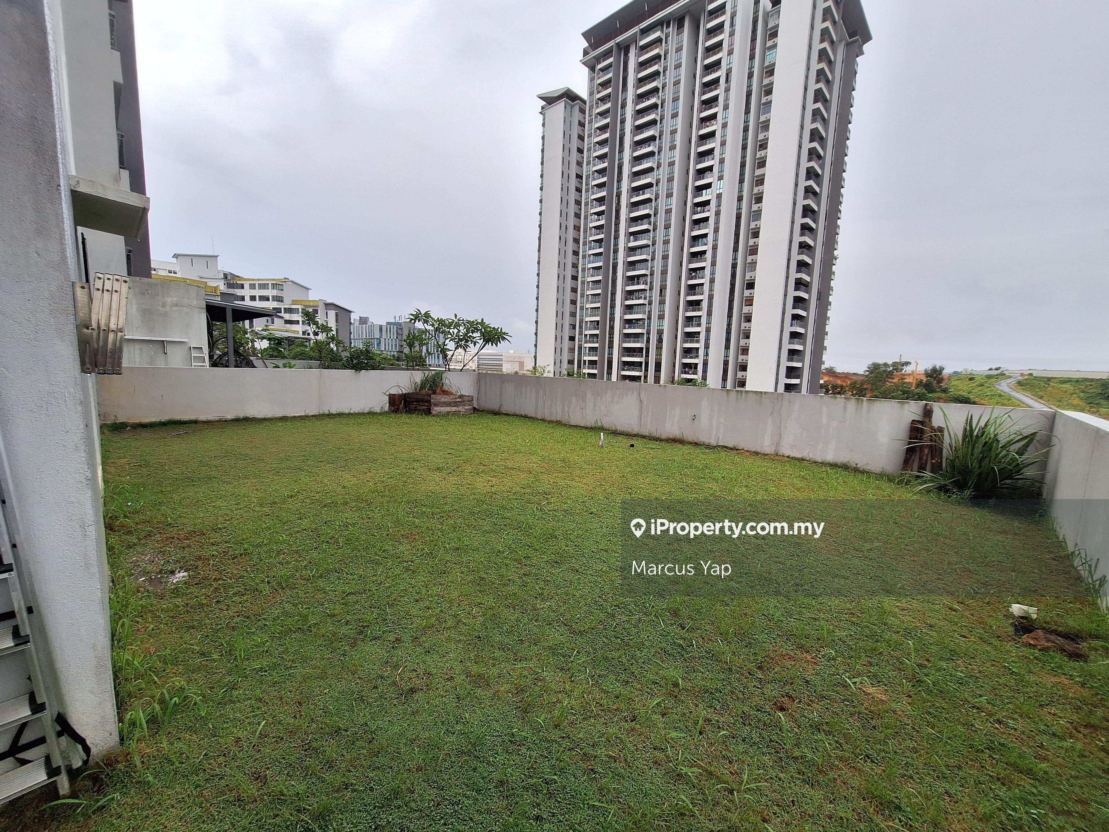 Private Garden Bigger Corner unit with 3 car park