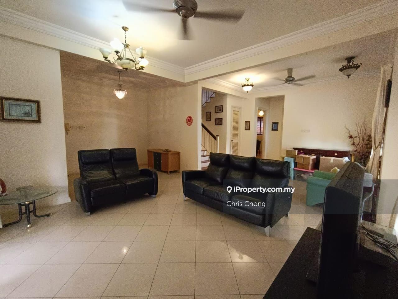 Corner lot 2.5 storey Semi-D