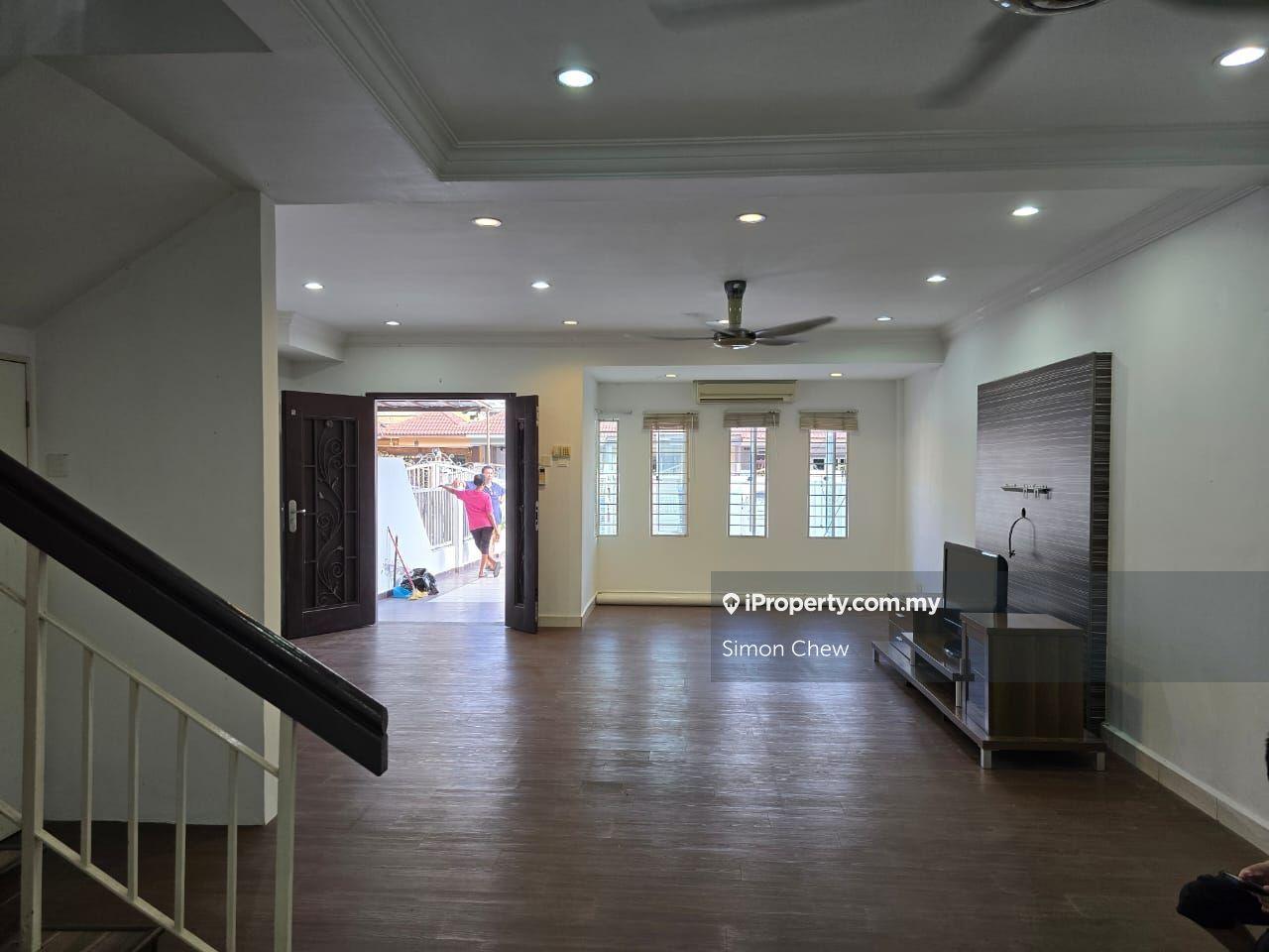 2.5 Sty Taman Mutiara Puchong Well Kept & Move In Condition