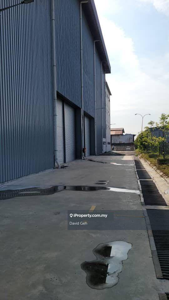 Semi-D Warehouse with Office at Balakong Industrial Park 