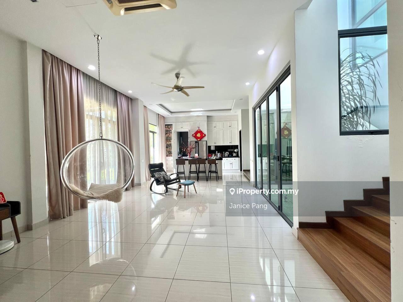 Fully Renovated Semi D Corner