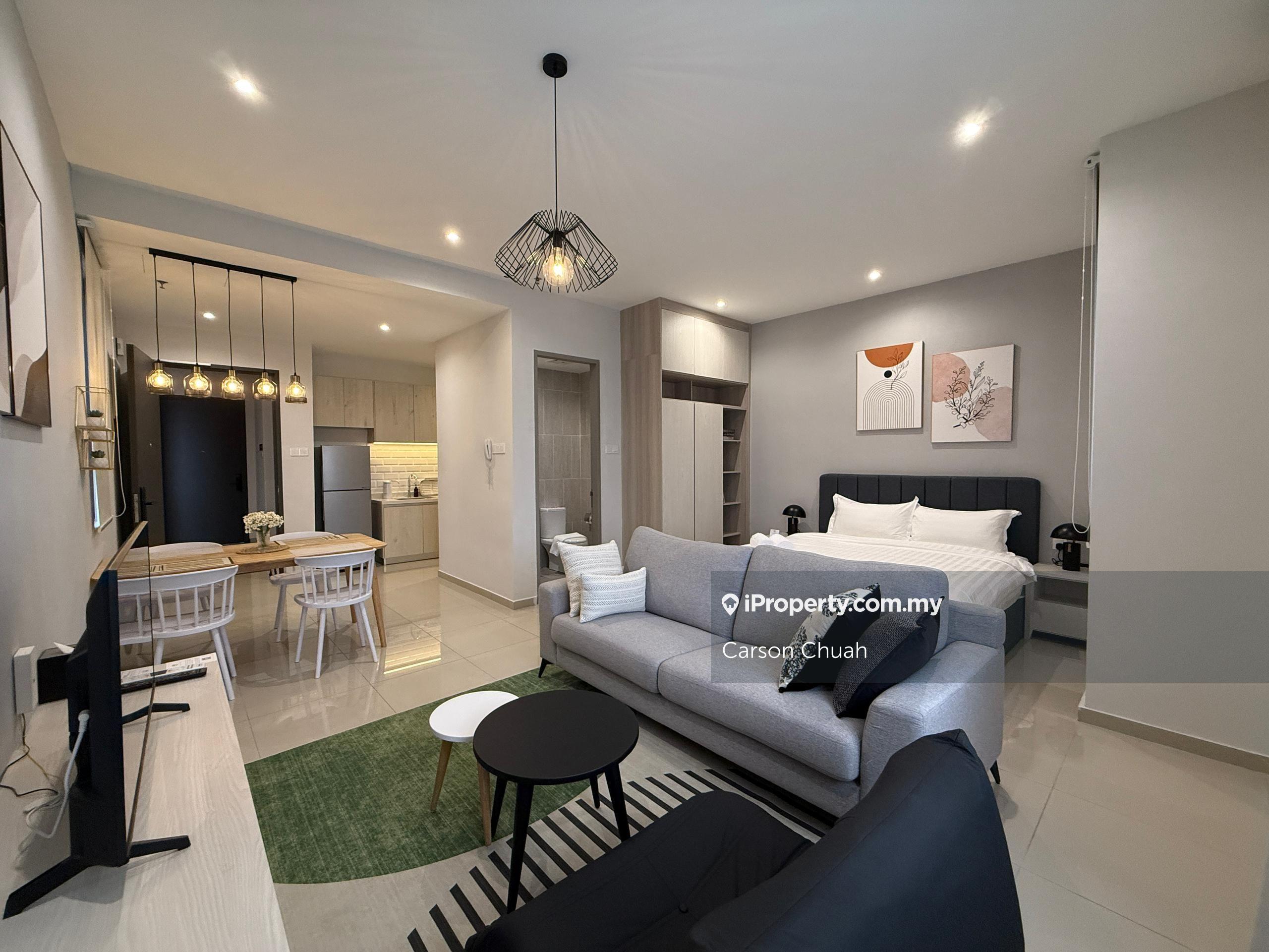 Iconic regency Rare in Market Airbnb Serviced Condo near Queensbay