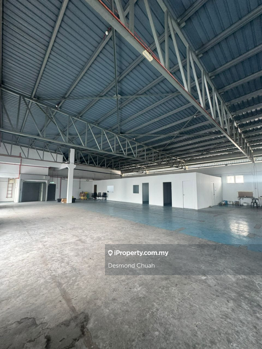 Diamond valley 2 storey detached factory for rent 