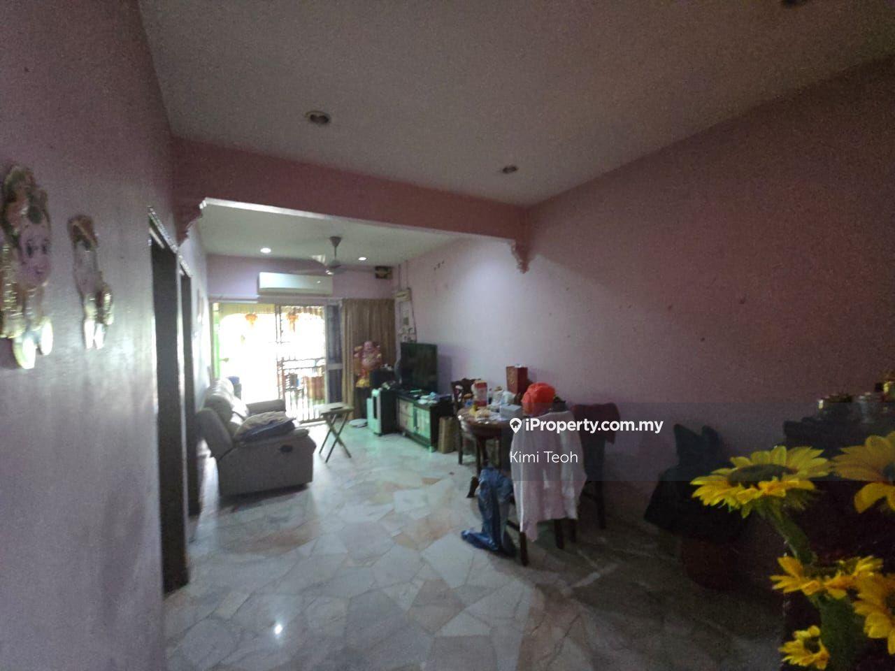 Great Value Klang Single Storey Field Facing 