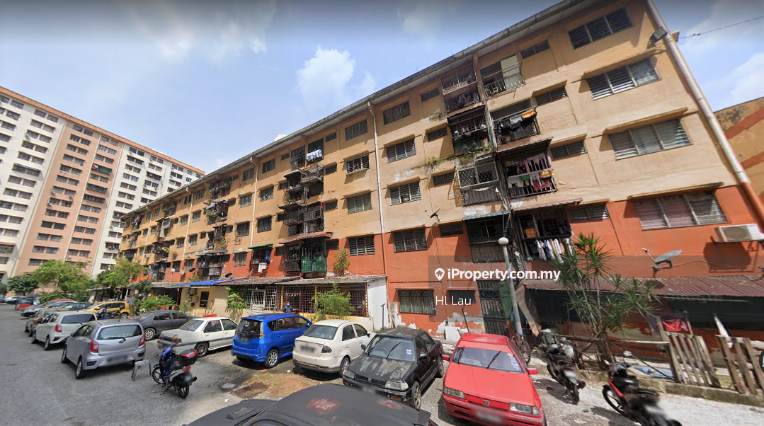 Short drive to Sunway Pyramid Old Klang Rd & 25 mins to KL City Centre