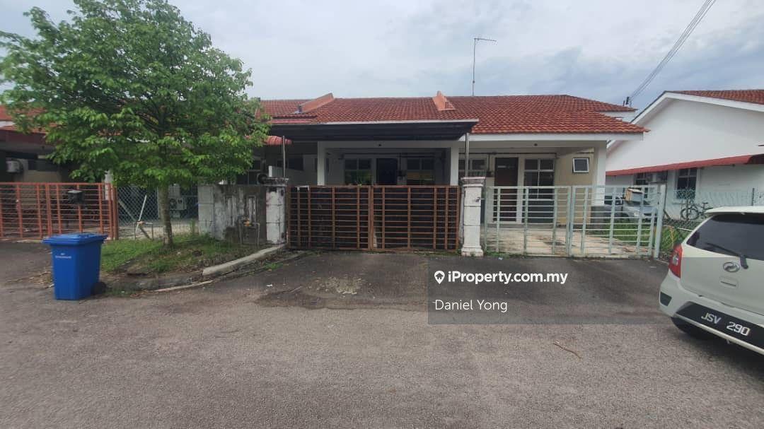 Jalan balau taman Desaru utama single storey 