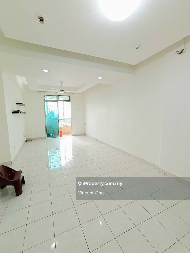 For Rent - Bayu Puteri 2 Apartment - 3 bedroom & Low Rental Unit