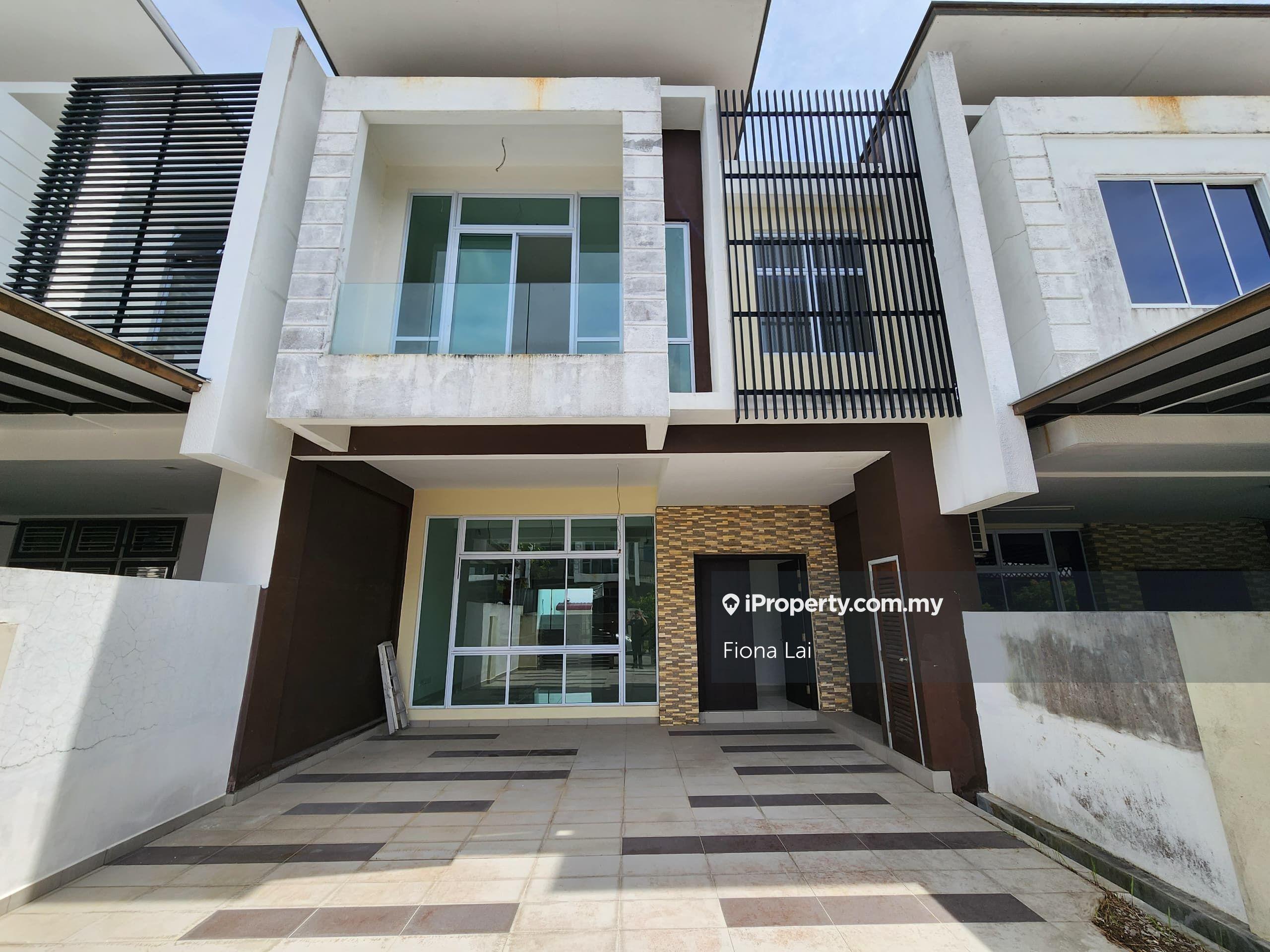 Emerald Residenz, Bandar Seri Alam original unit, partly furnished