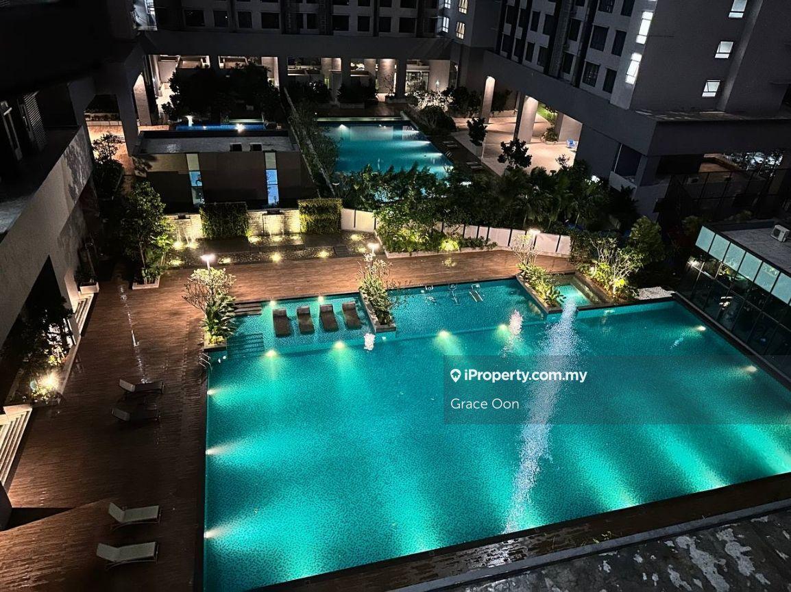 Dual key, walking distance to MRT station Putra Permai 
