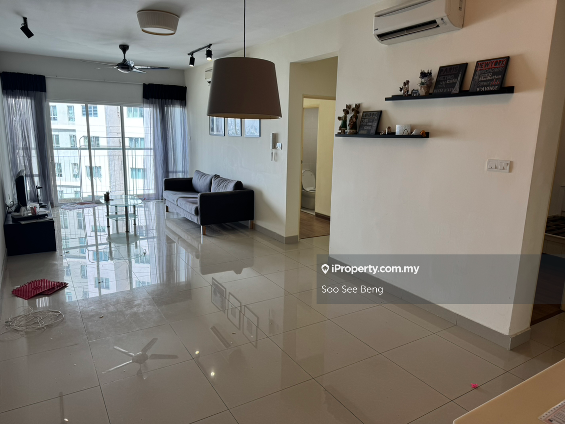 Metropolitan Square condo, Block C, Facing pool