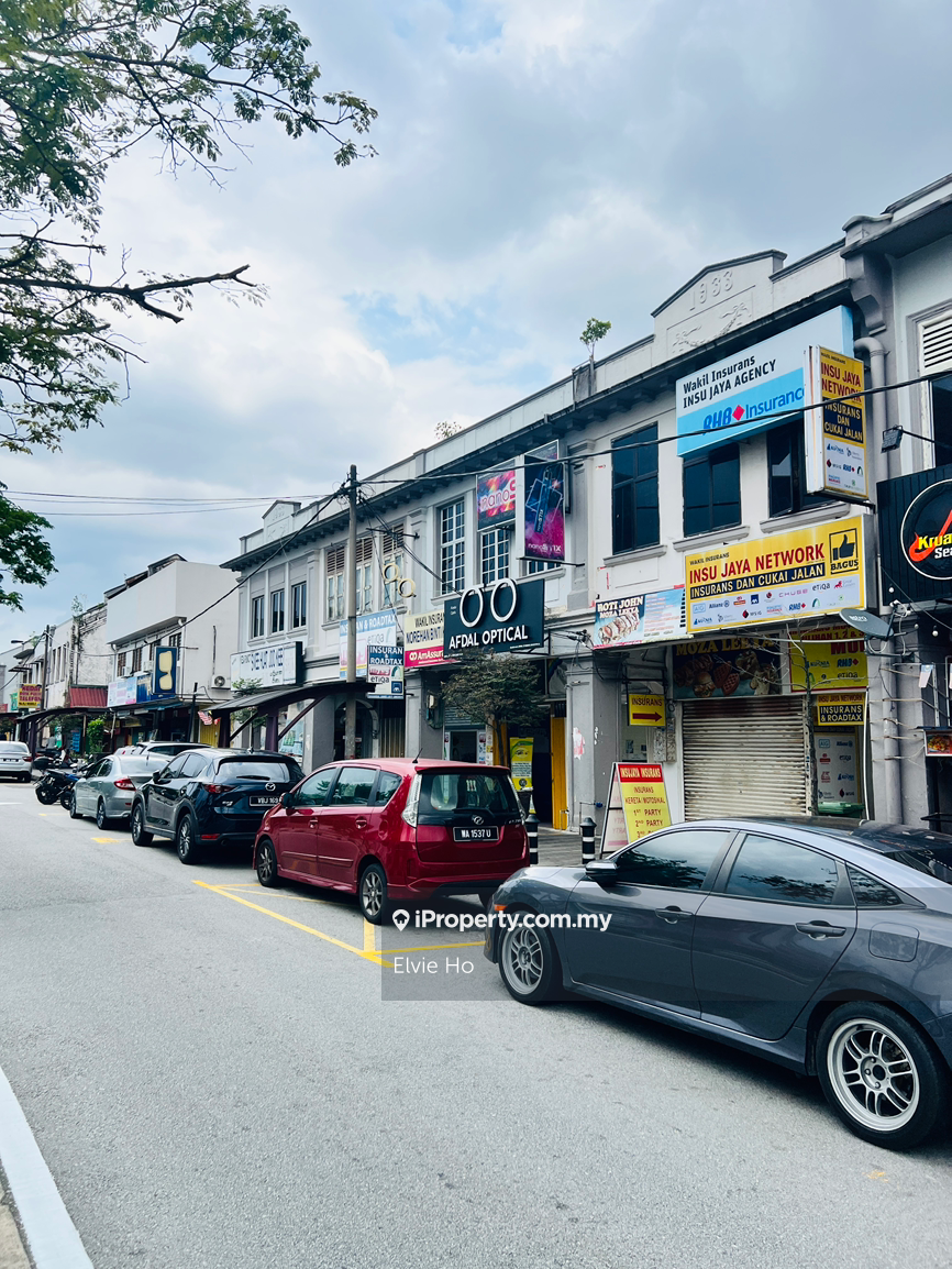 High density area walking distance to mrt station