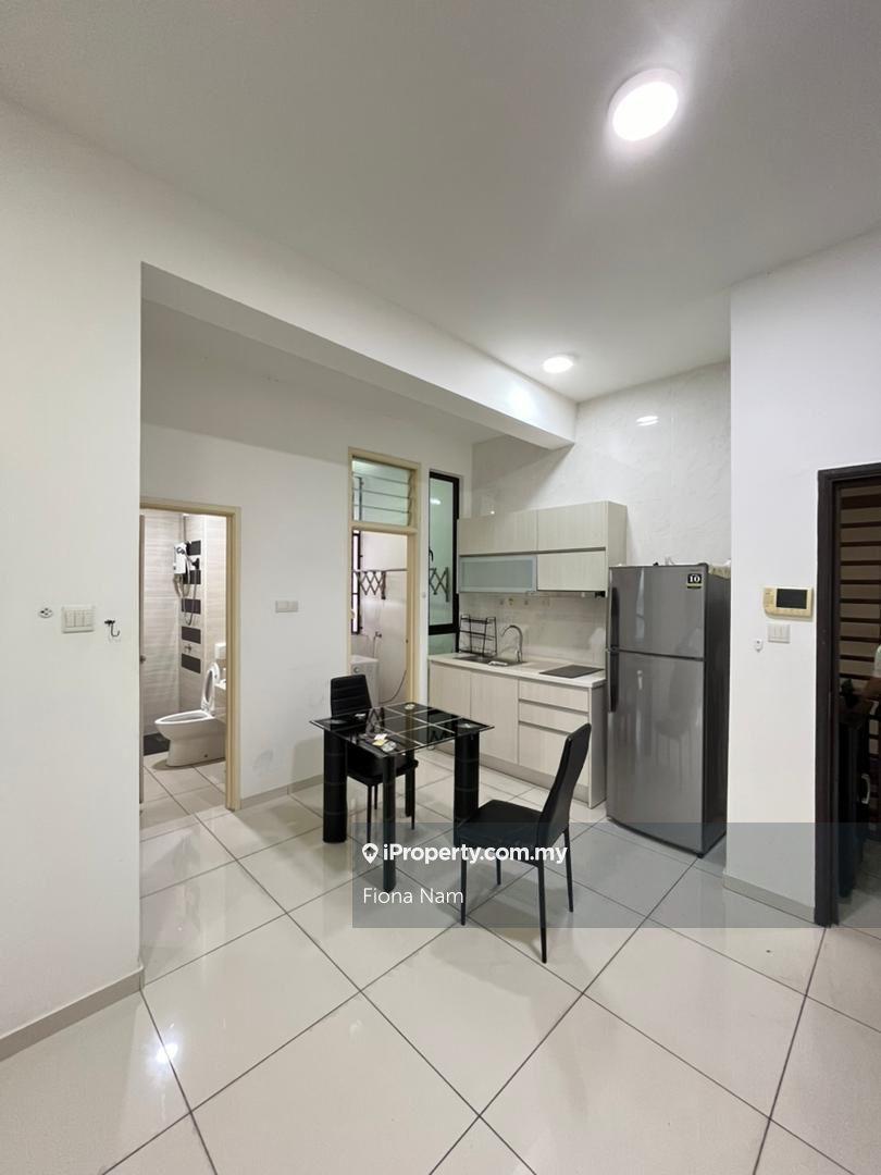 D'Summit Residences @ Taman Kempas Utama / Fully Furnished