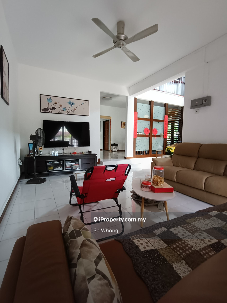Big & spacious, well renovated with furnished , well maintained 