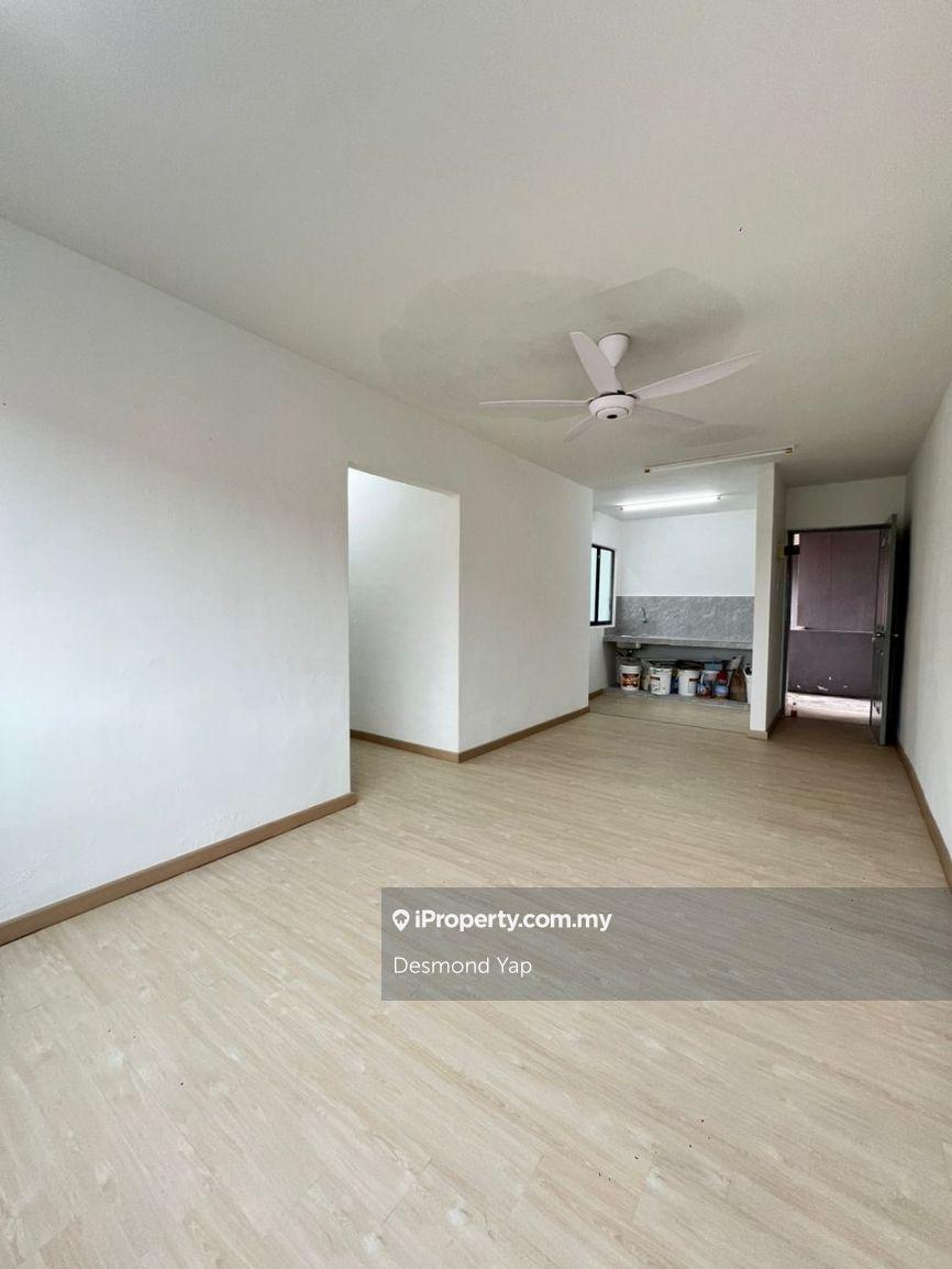 Flat apartment tmn pulai utama JB for sale