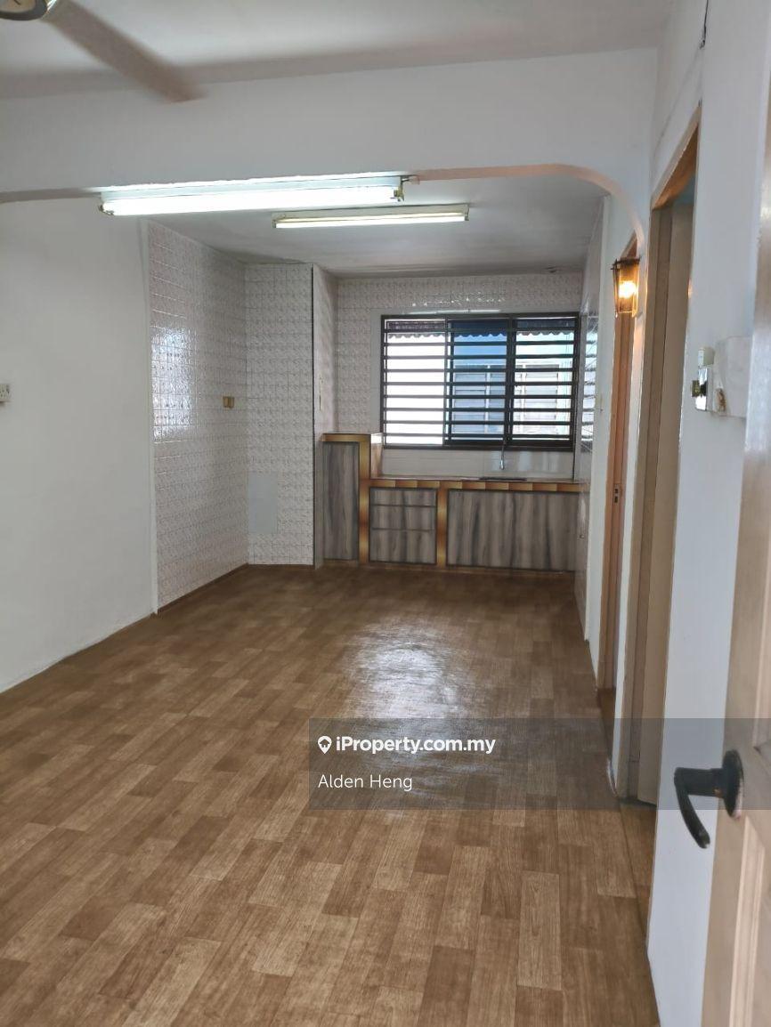 Ungku Tun Aminah - Block 5x - Flat - Level 2 - Renovated