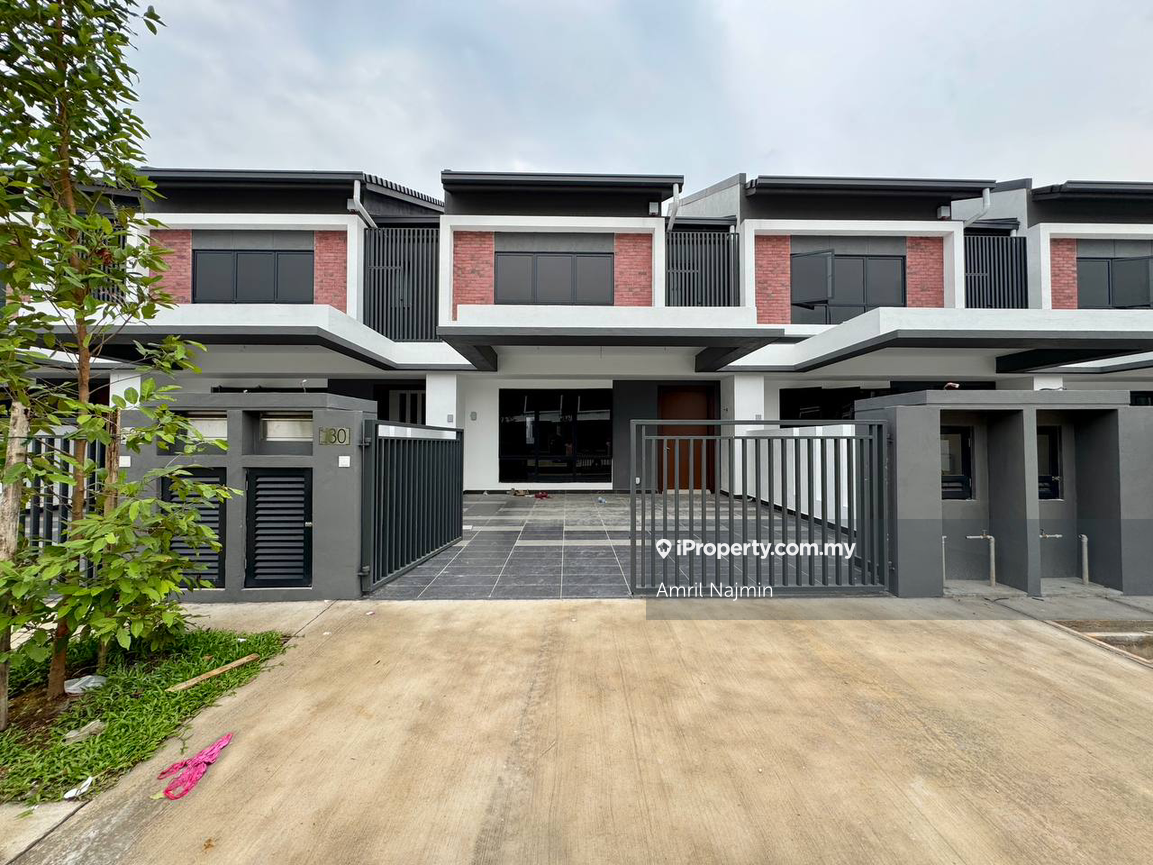 New completed superlink house freehold