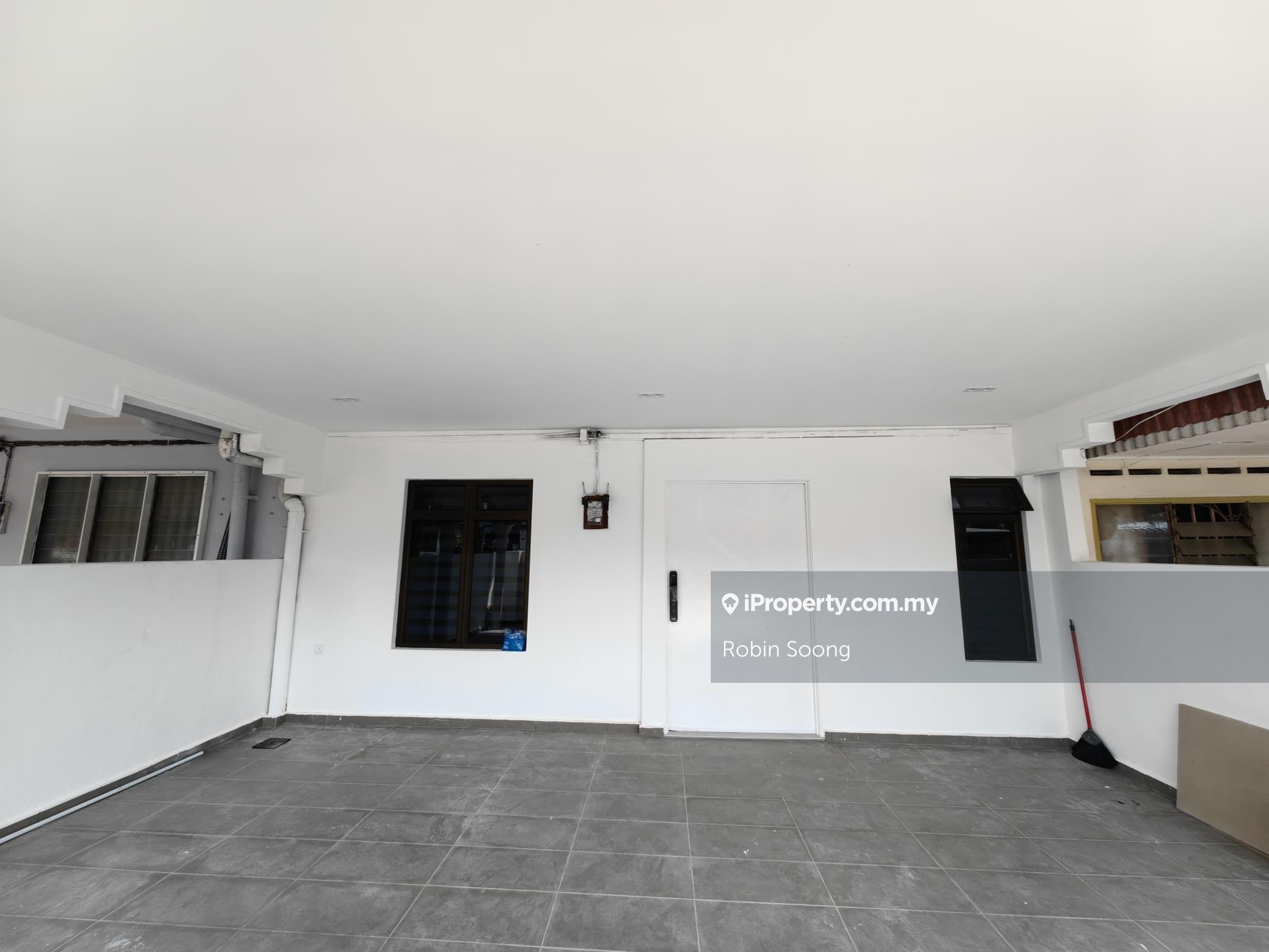 Freehold 1 Storey Terrace in Bukit Beruang