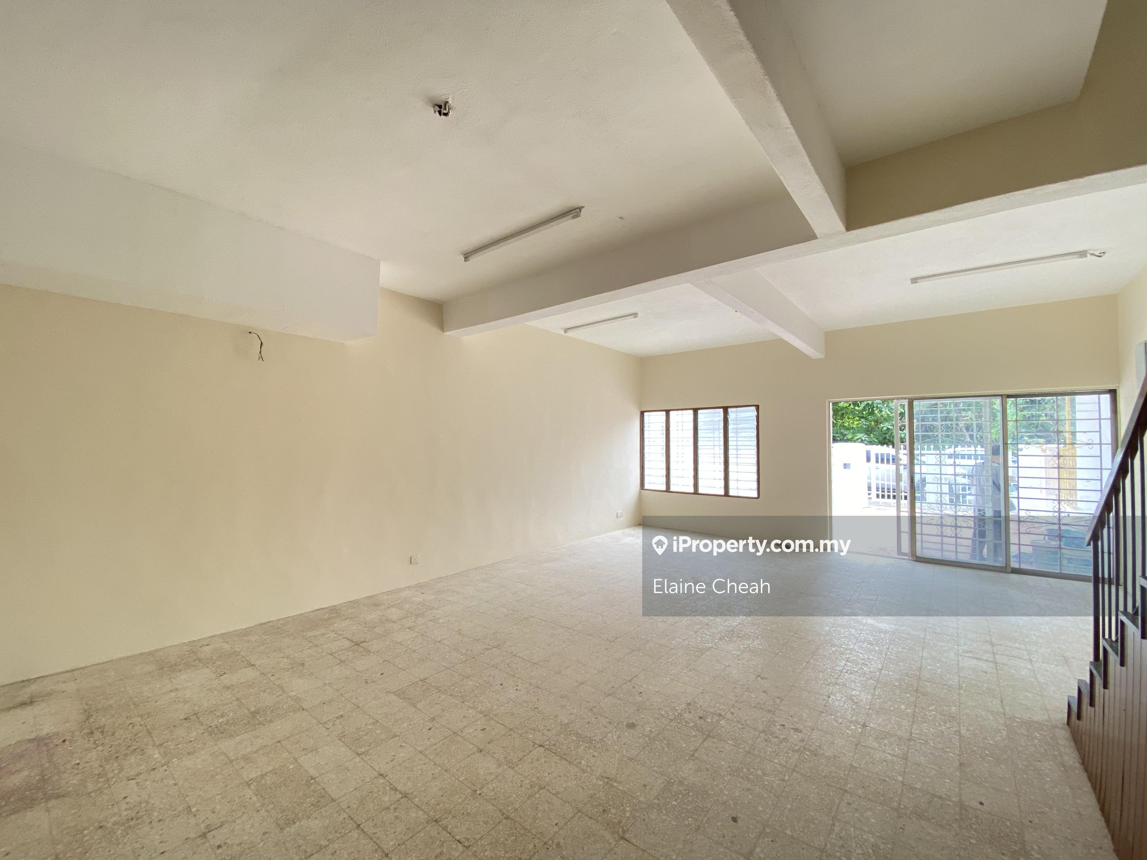 Newly Refurbished, move in condition, Spacious Garden behind