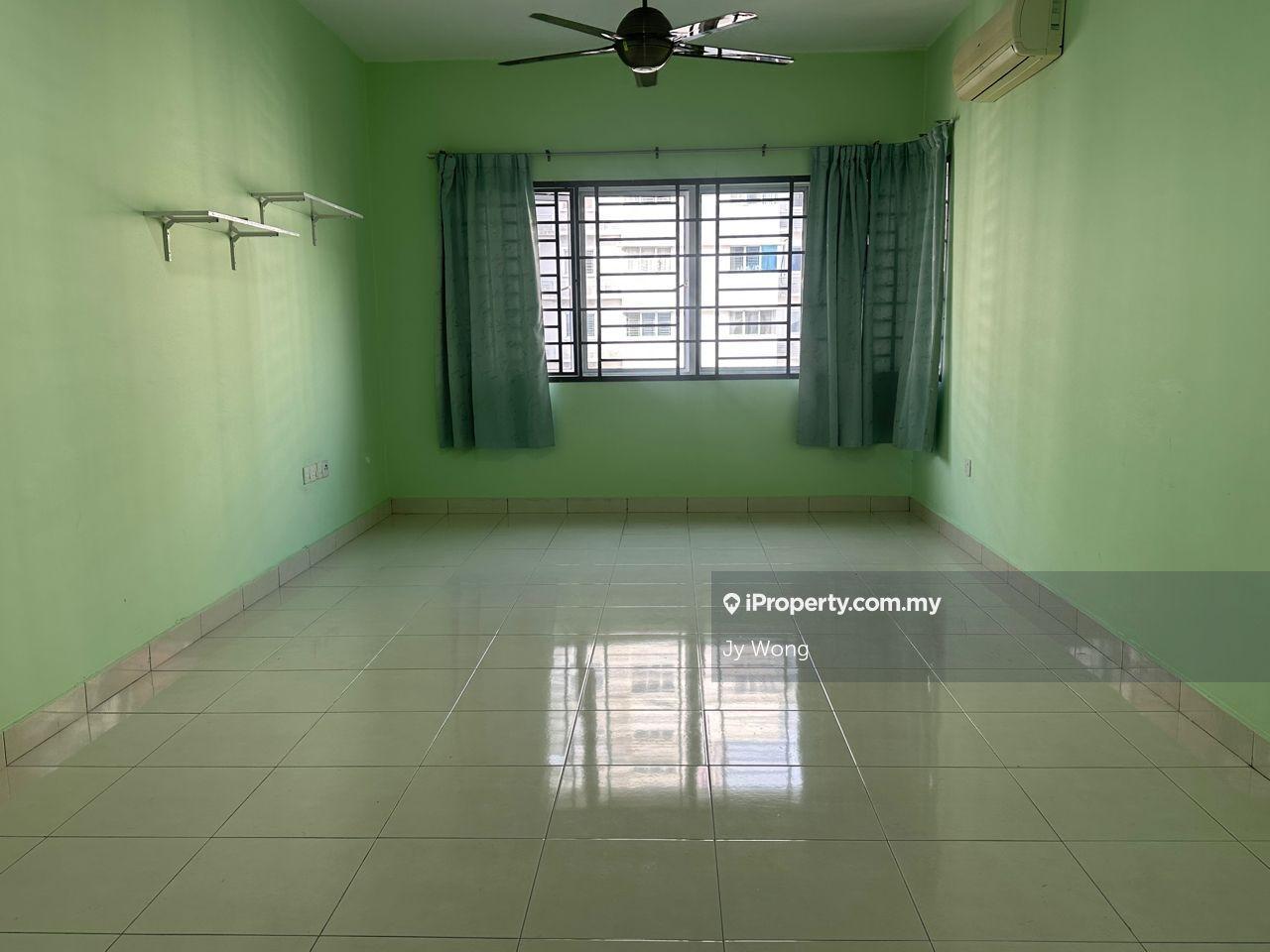 Middle Floor, 3 Room, 1 Parking, Freehold