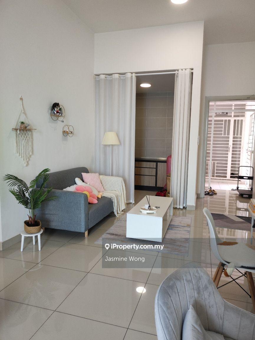 Vyne sungai besi for Sale high floor high ceiling 