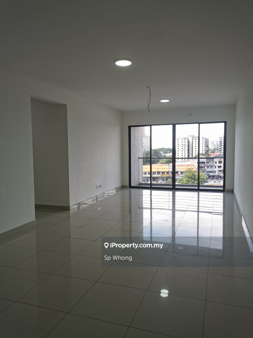 Low floor, big & spacious, corner unit, 2 car parks
