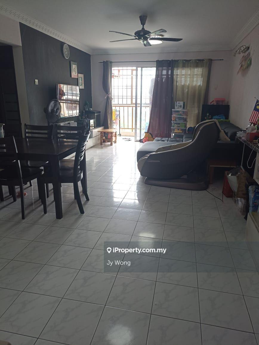 High floor, 831sf