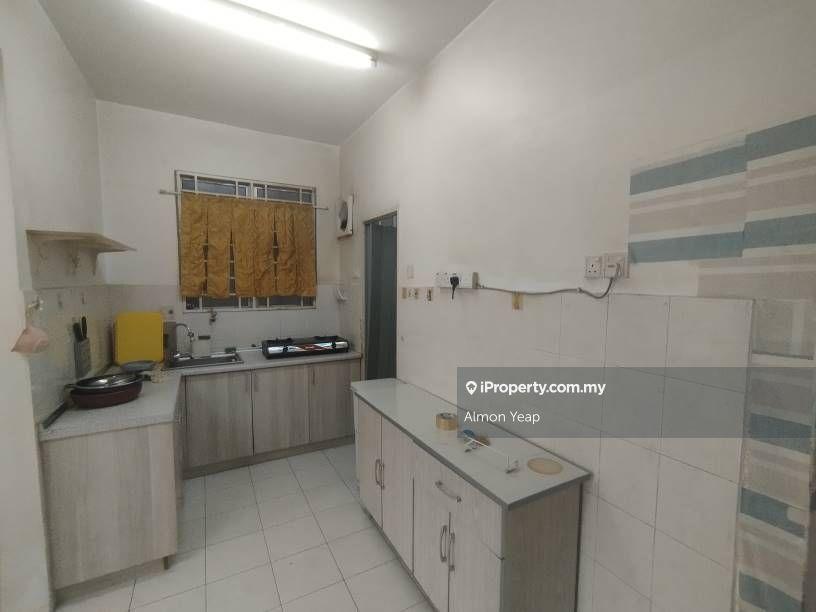 Medium floor vacanted unit