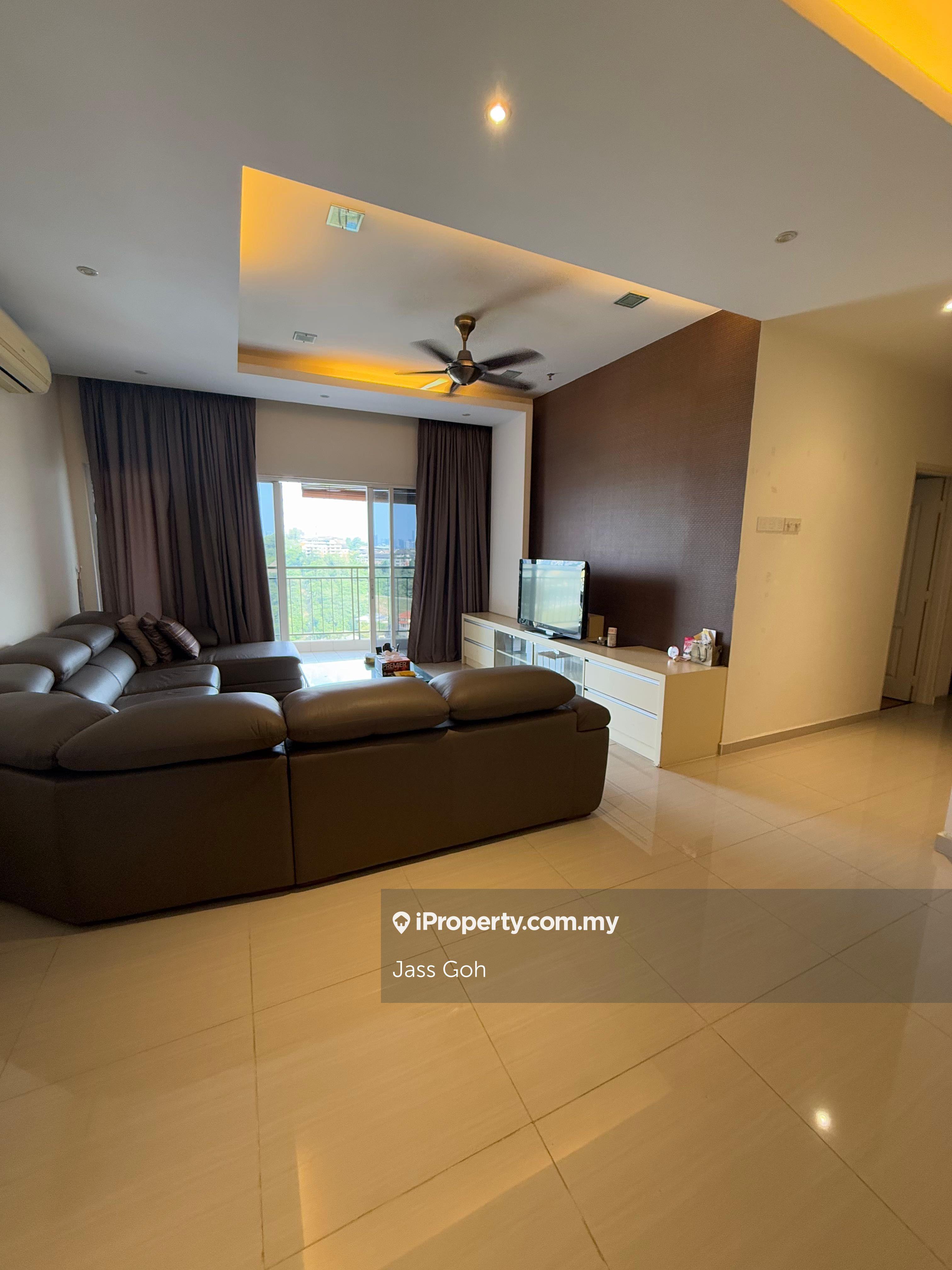Waldorf corner spacious unit beautiful palace view negotiable price