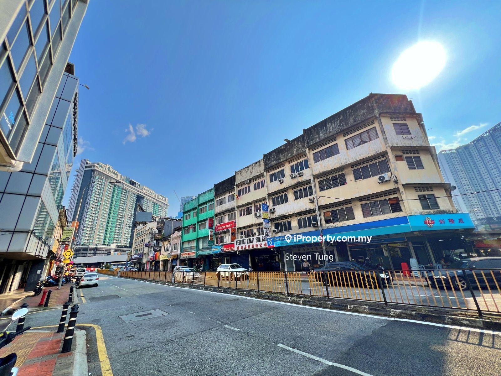 Facing Main Road!