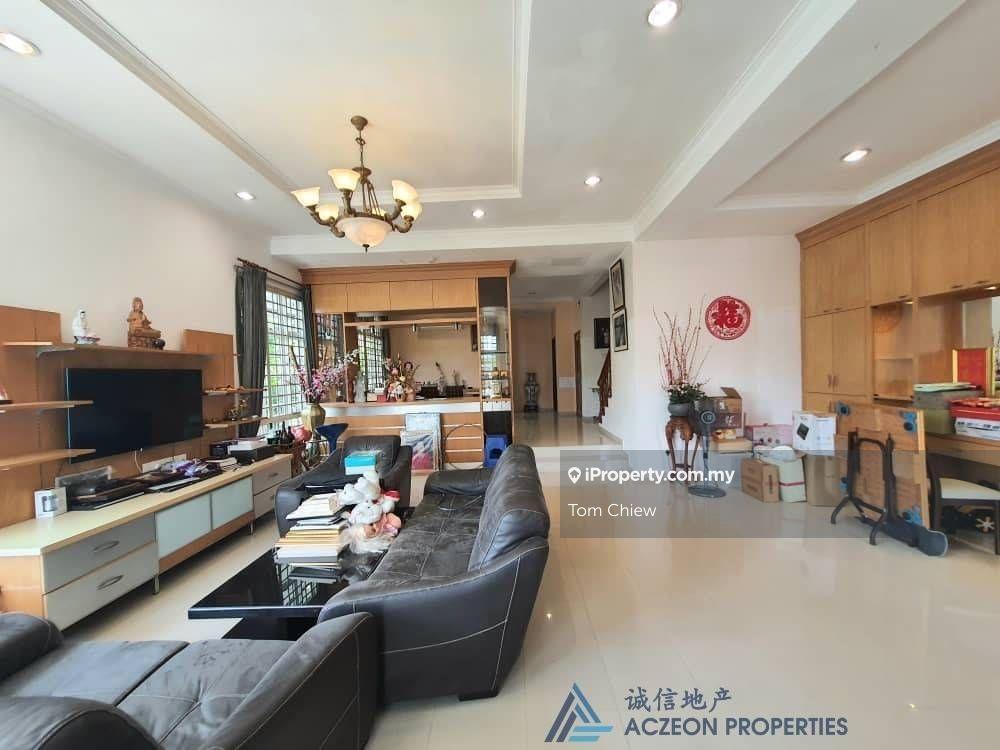 Taman Suria Semi D House Good Condition