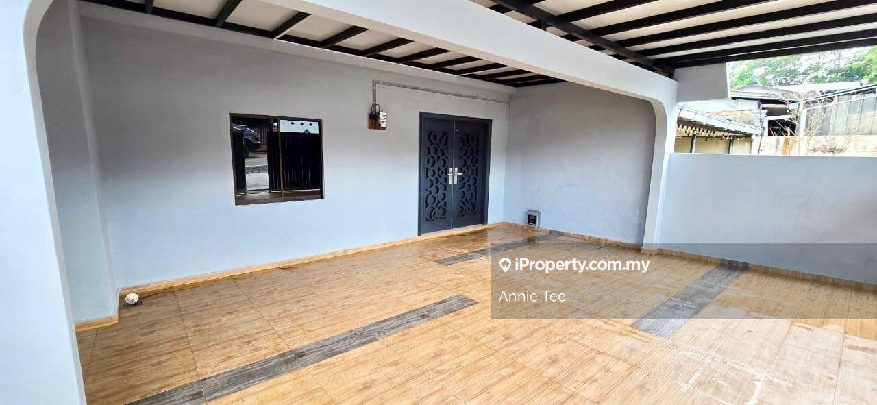 Taman Johor/ 1 Storey Teres/ 22x70 Intermediate/ Renovated Unit 