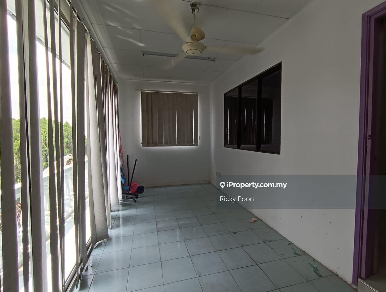 Jalan sb Indah 2/3 Taman Sungai Besi Indah 2 Storey Corner For Sale