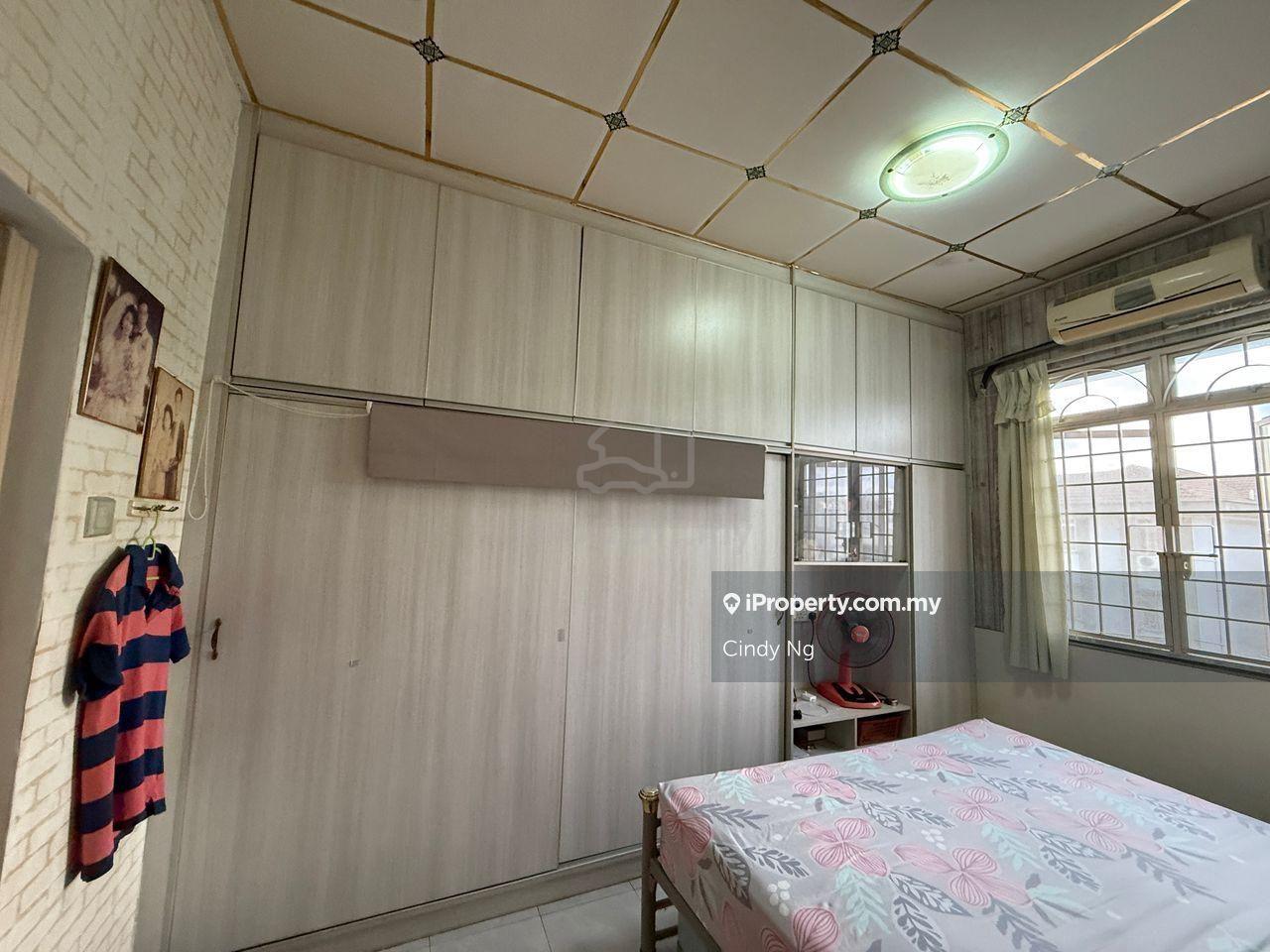 Perdana Goodyear Cuort 6 First Floor Walkup Apartment