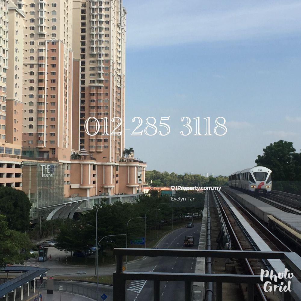3 mins walk to Lrt station below the 19 usj city mall / palazzo mall