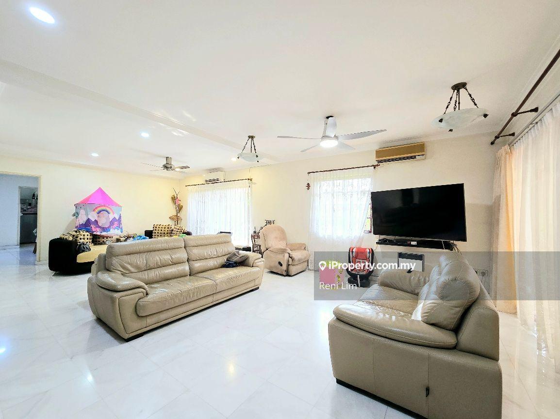 2 Storey Corner Bungalow, Spacious Side Garden, Below Market Price