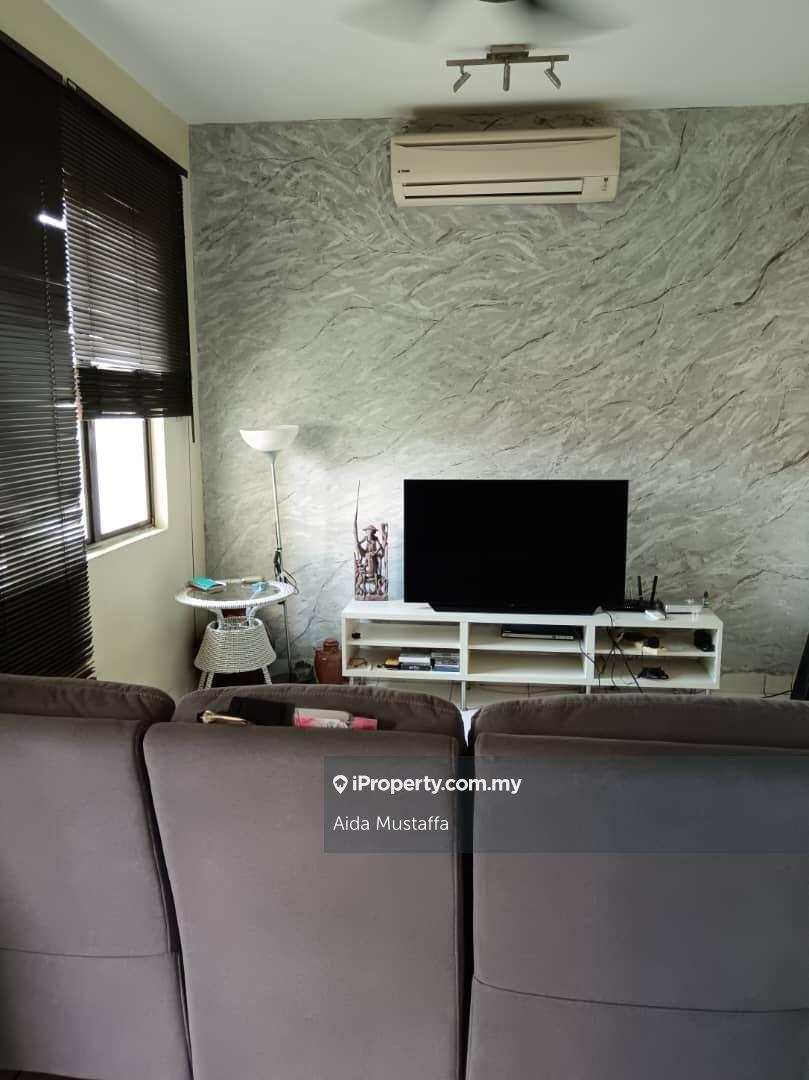 Nicely renovated high floor duplex unit in Balinese-themed condo