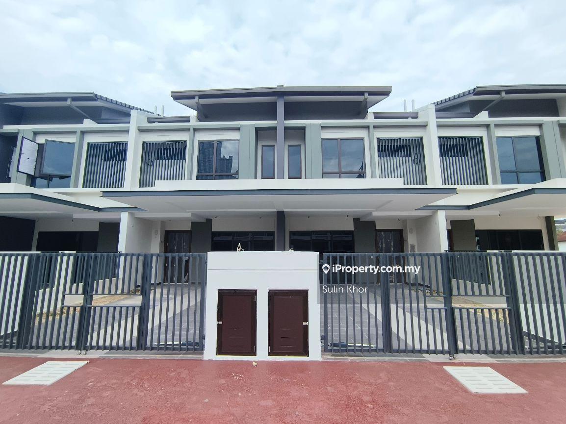 Irama Villa 1, BK 8, Bandar Kinrara Puchong for sale!