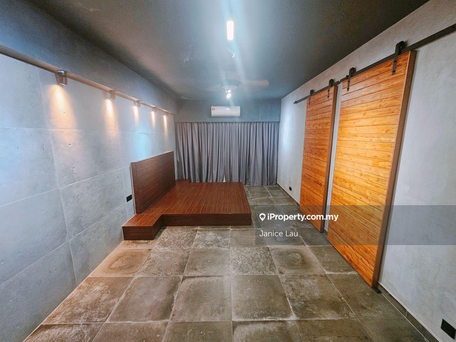 Renovated Modern Living Suria Court @ Bdr Mahkota Cheras for Sale!
